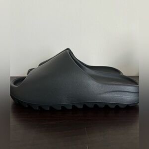 Yeezy slides onyx size 11 - willing to negotiate